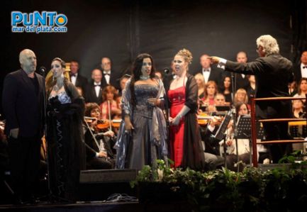 20 mil personas presenciaron la fiesta lírica de Mar del Plata | 