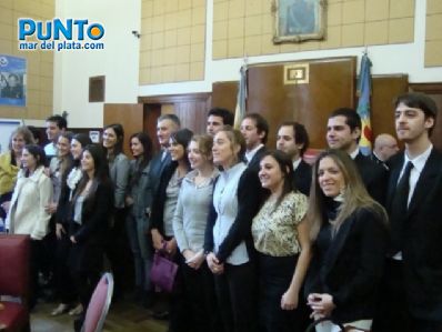 Distinguen a estudiantes de Derecho | 