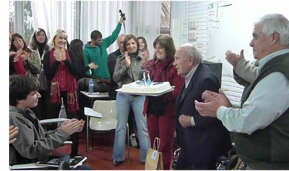 Económicas homenajeó al profesor Giménez por sus 70 años de docencia | 