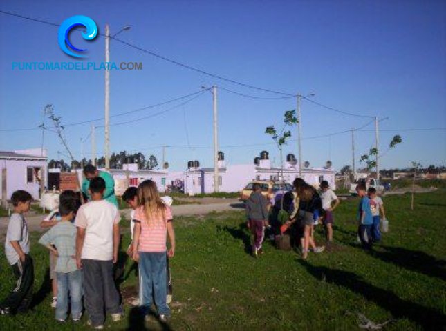 Jornada de forestación en el barrio Bosque Grande | 