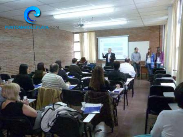 Económicas presentó su oferta de servicios a empresarios y funcionarios | 