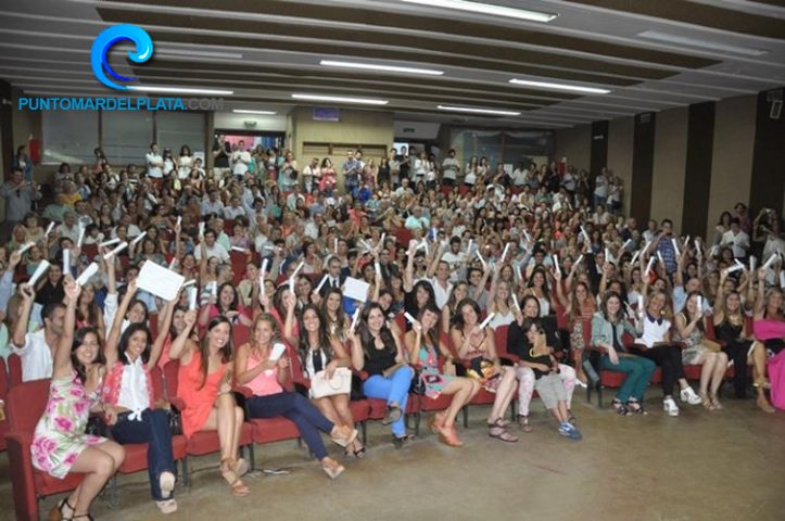 Económicas agasajó a más de 150 estudiantes que finalizaron sus estudios | 