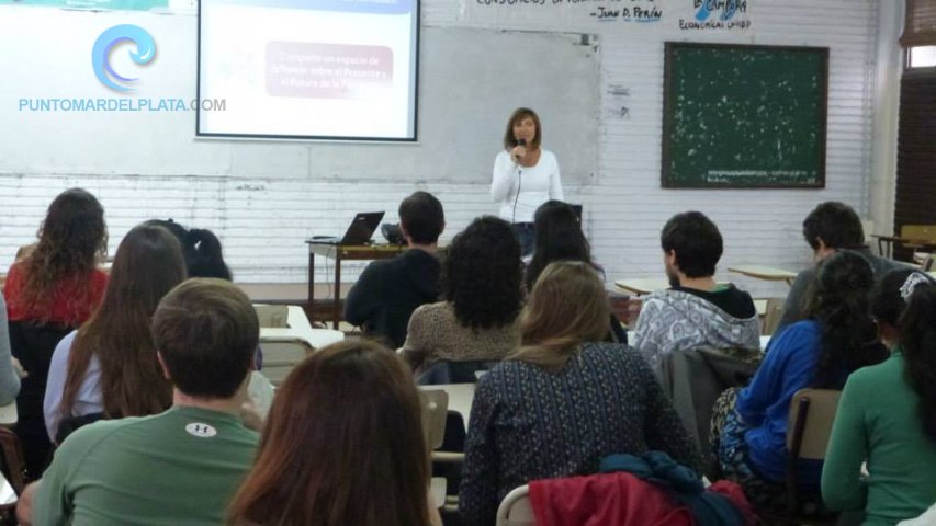 Económicas debatió junto a sus estudiantes sobre el futuro de la facultad | 