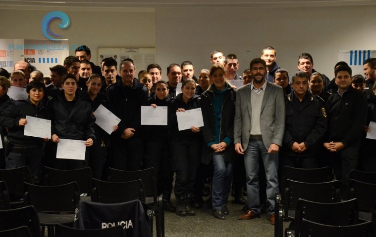 Capacitan a efectivos policiales en lengua de señas | 