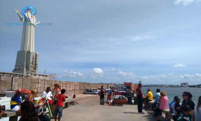 Turismo | Turistas disfrutan de la Escollera Sur