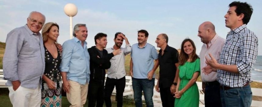 El Presidente se reunió con referentes del Teatro en Chapadmalal | 