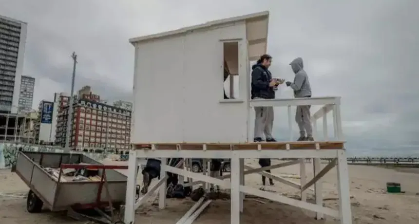 Mar del Plata prepara las casillas de guardavidas para la temporada de verano